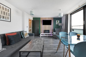 Penthouse w/ Hot Tub near Stratford, Westfield